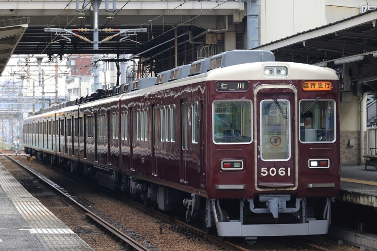 阪急今津線の臨時急行仁川行きを撮影～甲東園駅にて_25/06/15 - S55