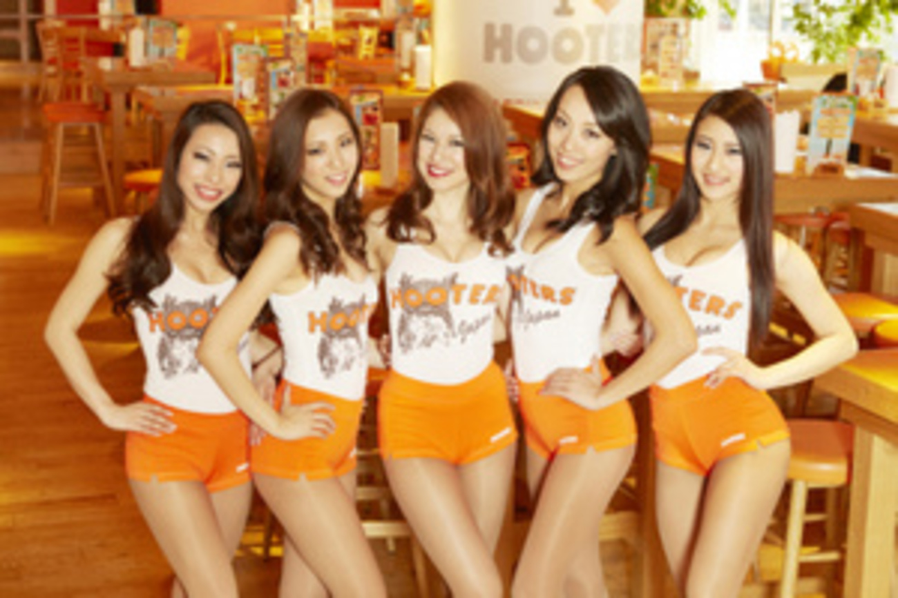 HOOTERS集合写真 アメリカのカジュアルレストラン「フーターズ」渋谷にオープン 広さはアジア最大級 - はてなニュース