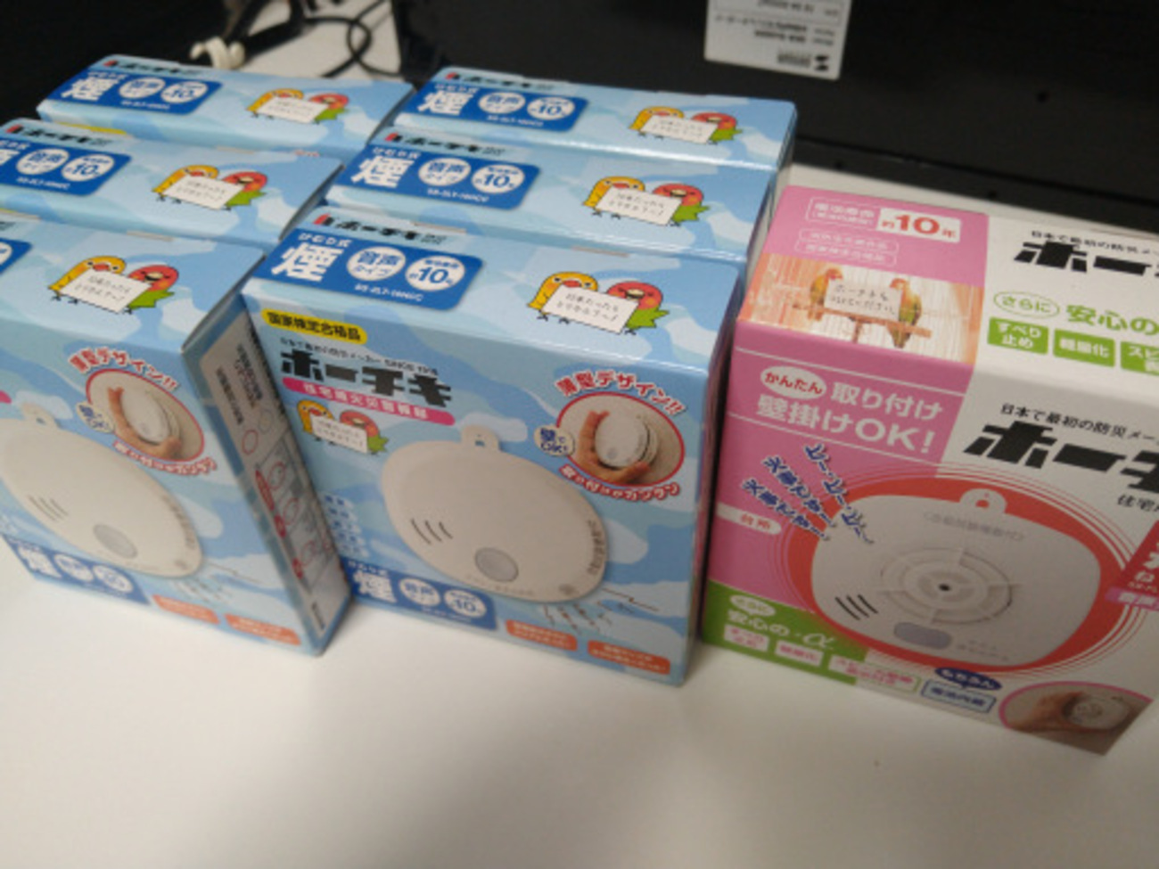 ホーチキ 火災警報器 煙式 3個入 無線連動方式  SS-2LRA-10HCP3 Amazon.co.jp: ホーチキ 火災警報器 ホワイトアイボリー 煙式 3