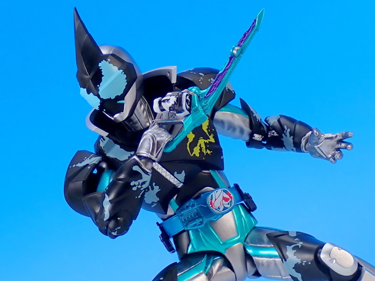 S.H.Figuarts 仮面ライダーエビル バットゲノム／ジャッカルゲノム で 