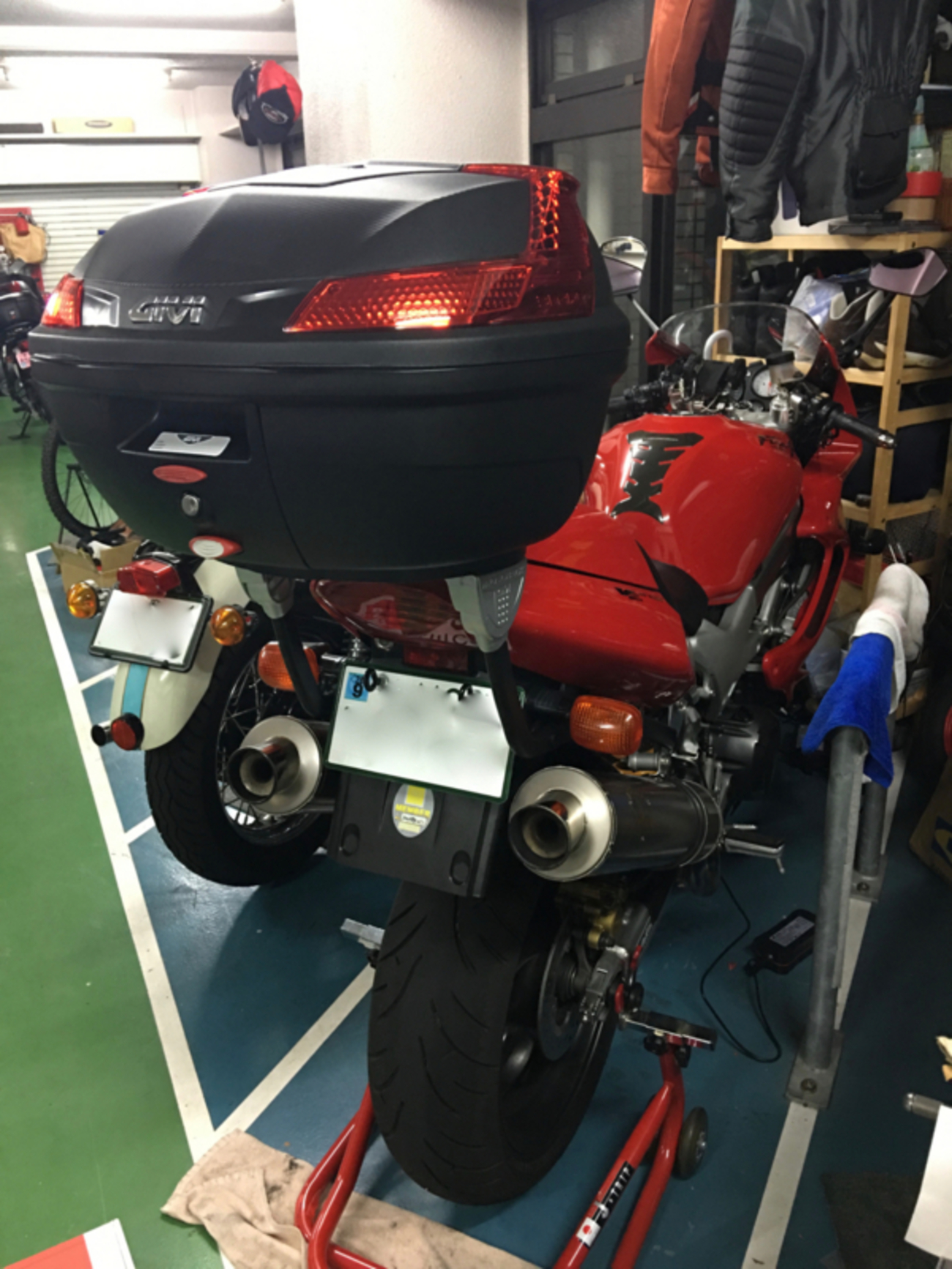 GIVI サイドケース E22N 取り付け - VTR1000F との日々