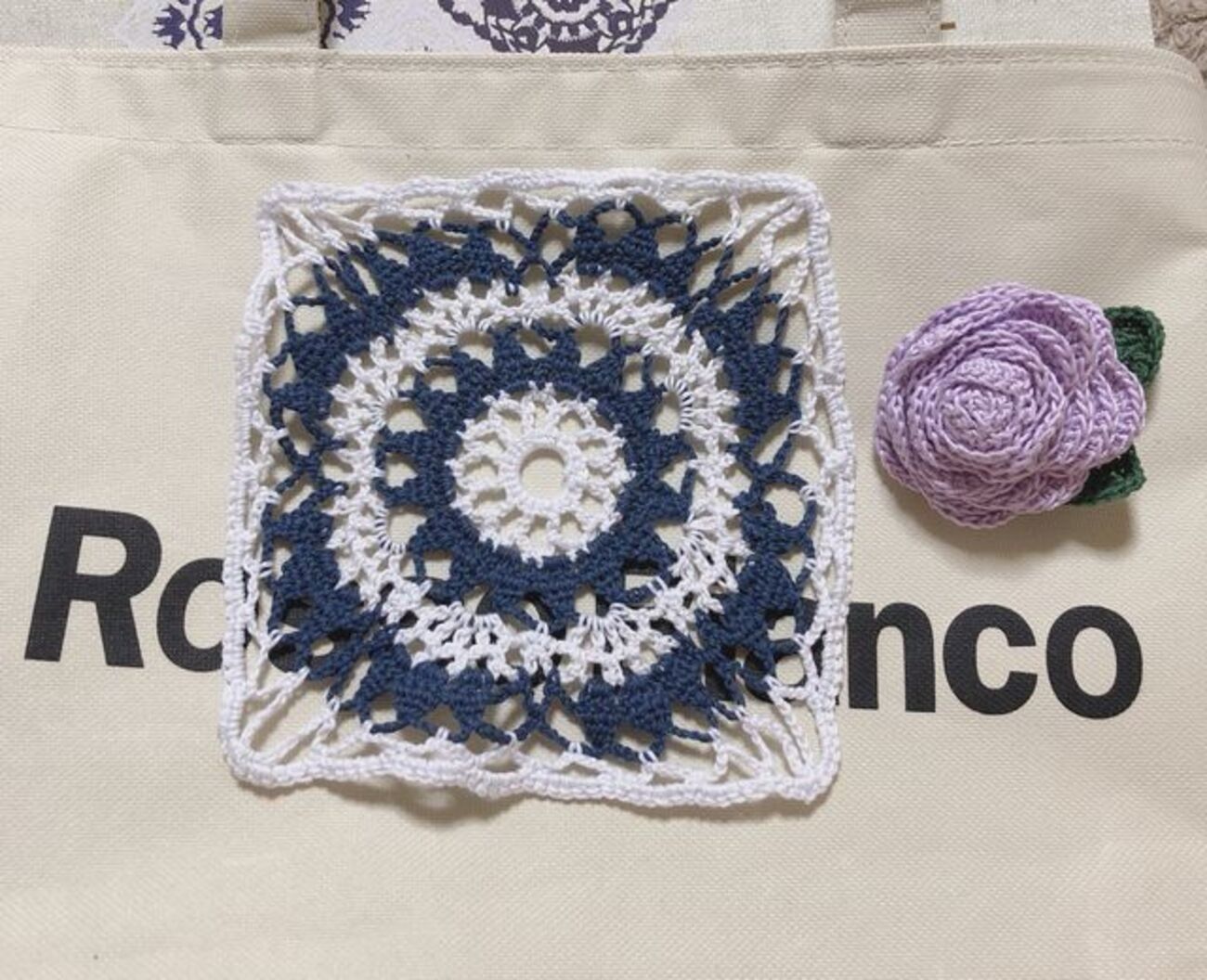 アシェット・はじめてのレース編み2号。→薔薇のブローチ完成 - 50歳
