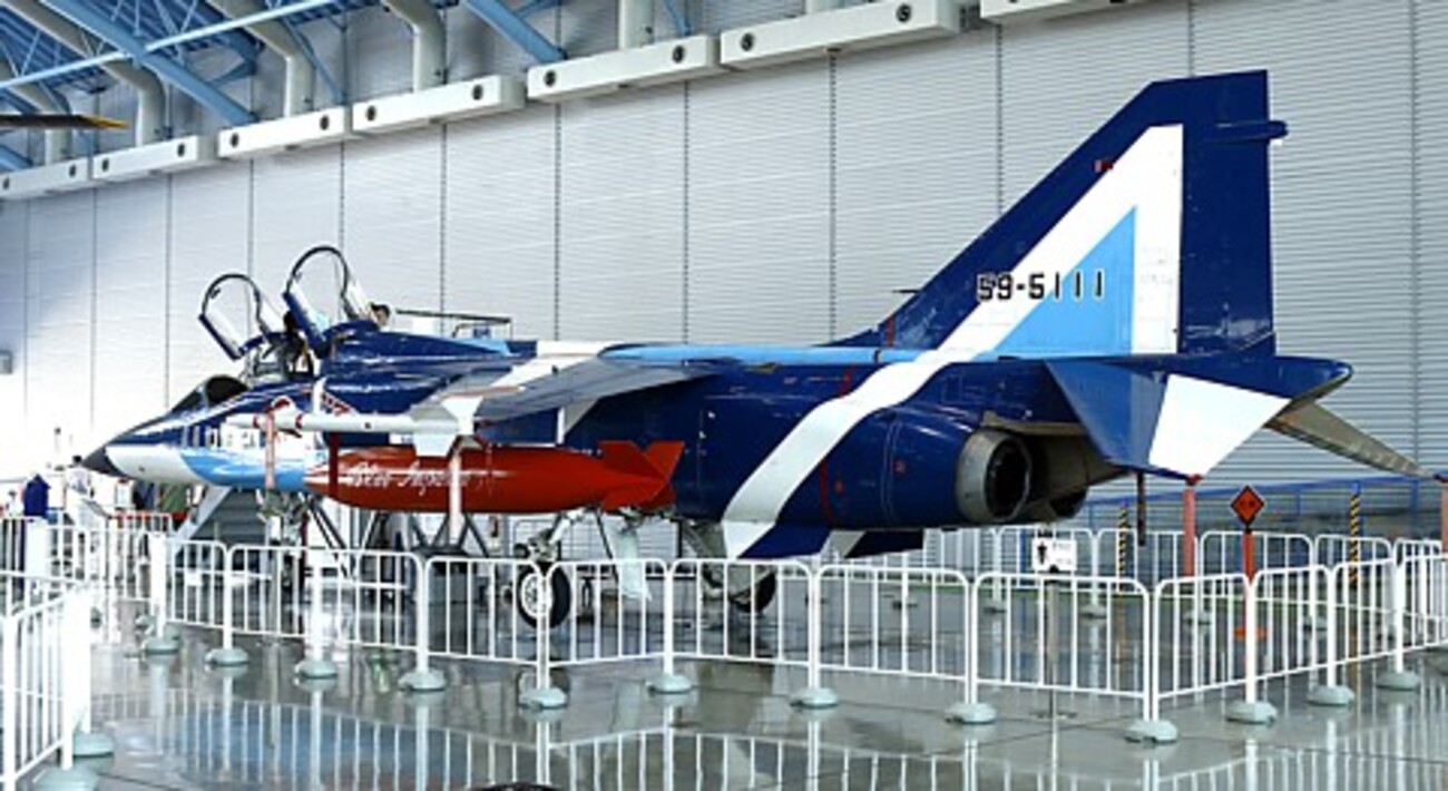 特集】T-2ブルーインパルス塗装機 - 用廃機ハンターが行く！