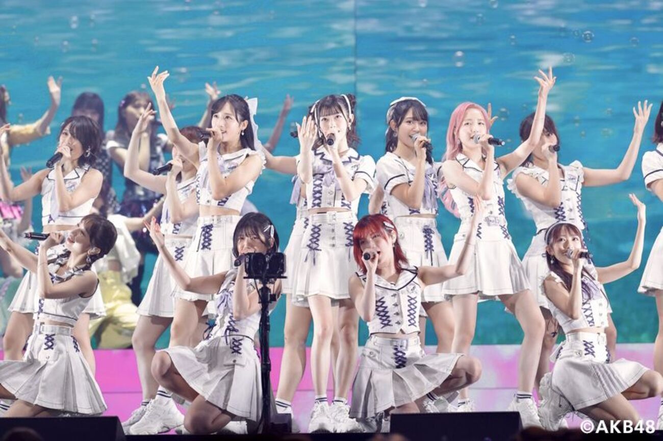 非売品 AKB48劇場リニューアル記念スマホクリーナー初日限定配布