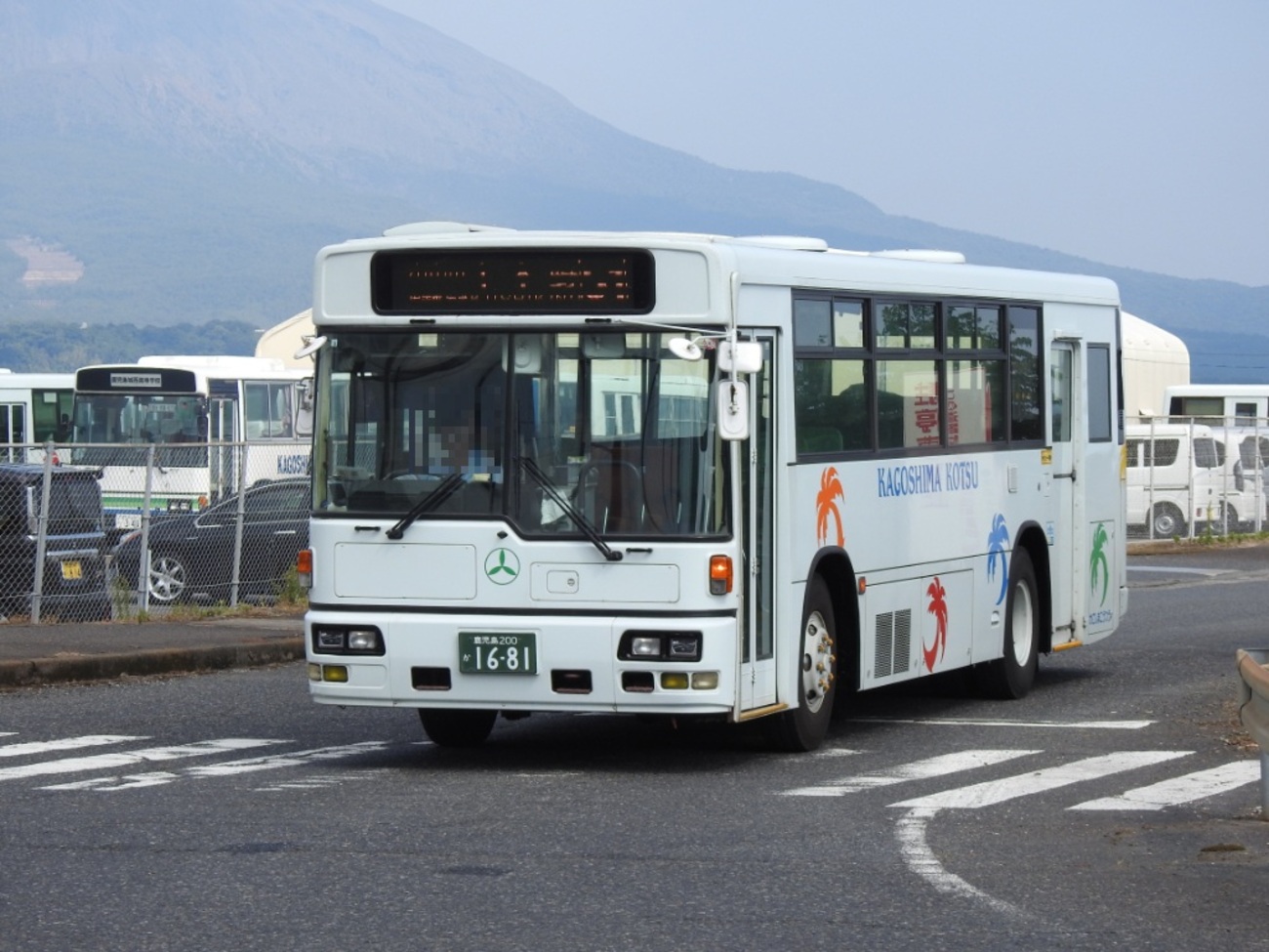 鹿児島交通(元神戸市バス) 1681号車 - 新つなぐ☆ひろがる☆ときめく