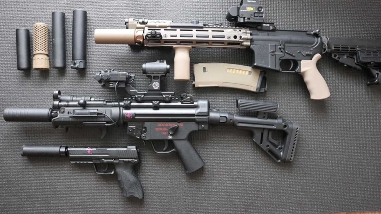 サプレッサーつき)東京マルイ AKM ガスブローバックライフル（エアガン 