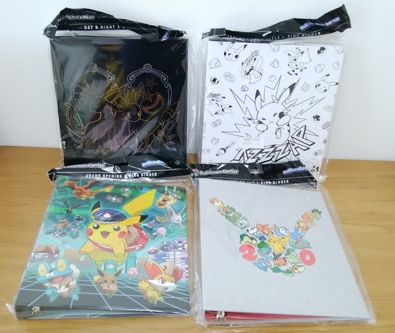 海外版のポケモンカードオフィシャルバインダー - お菓子食べながら 