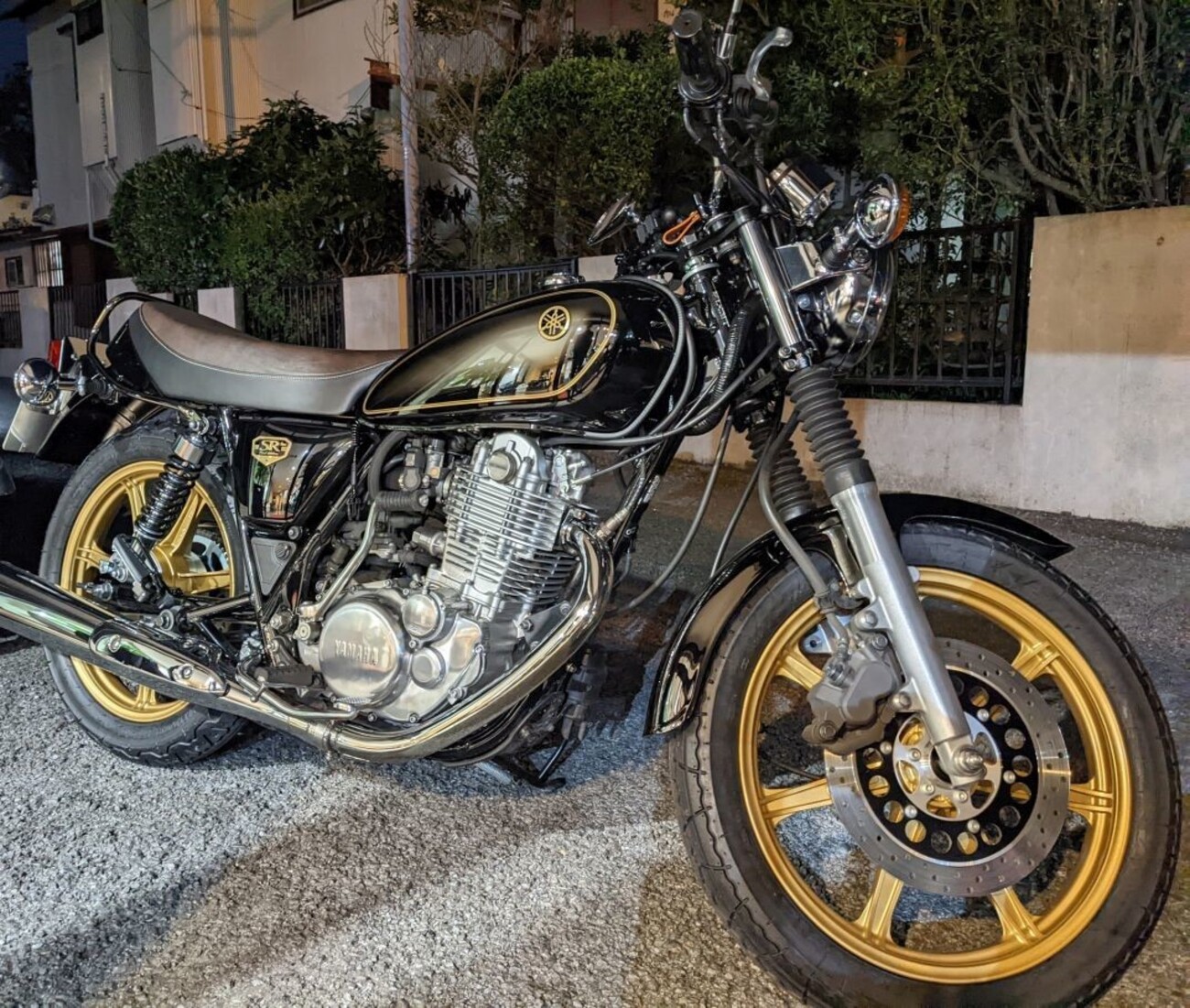 SR400: キャストホイールとブラック・クローム・メッキ - 文書生活 