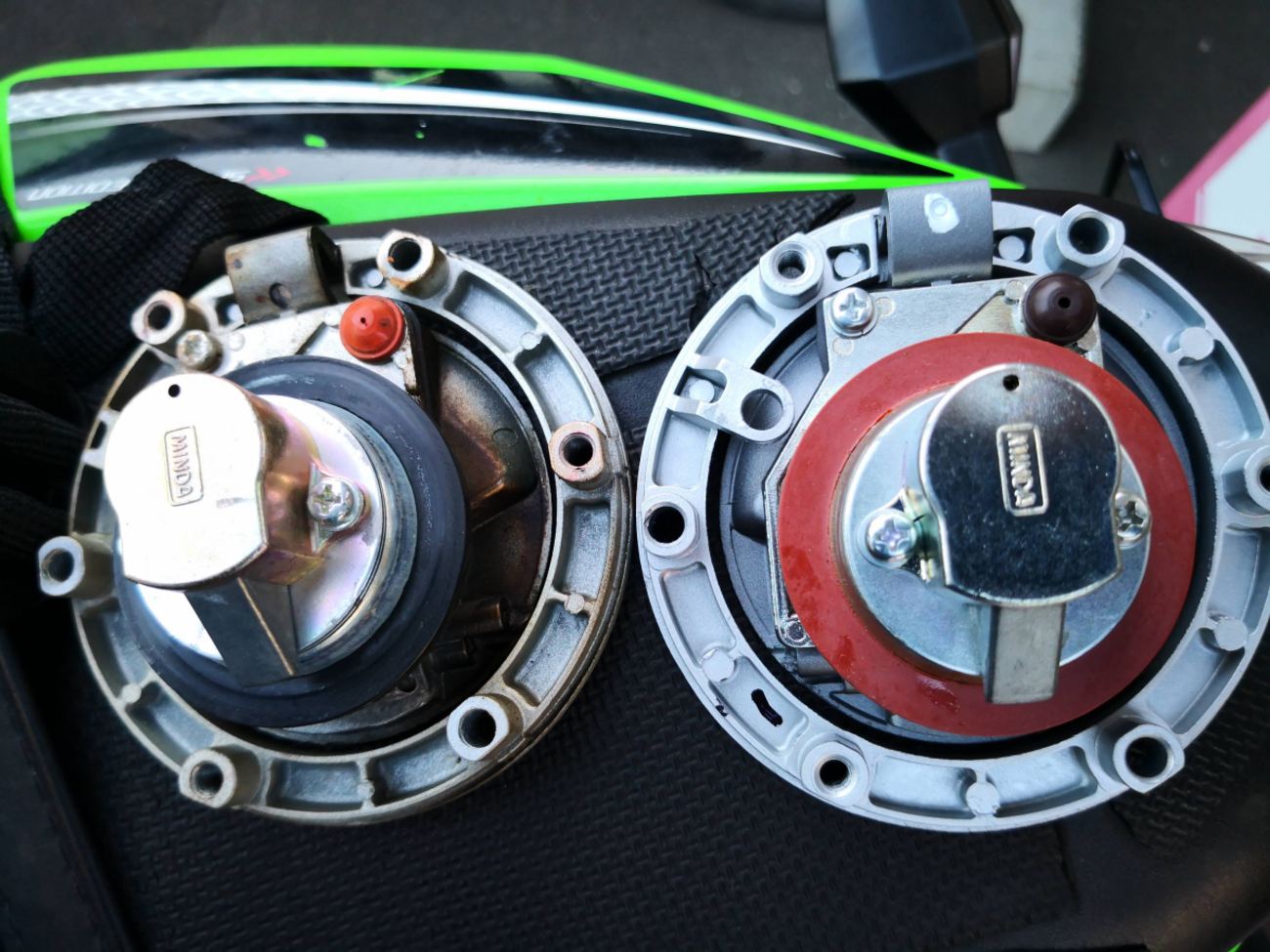 ninja250タンクキャップのゴムがひび割れたので修理 - クッソ汚い 