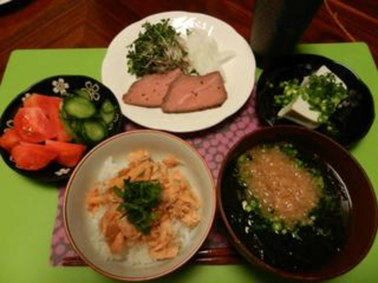 新巻鮭フレーク丼 - 食・飲・読の日記