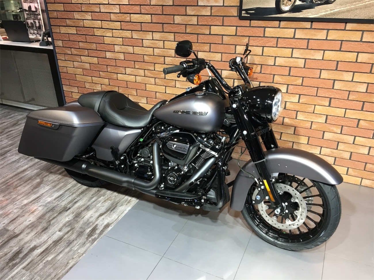 北米マフラーへの交換とエンリッチメントデバイス - ゼロから始めた大型自動二輪(スポーツスター XL883N アイアン)