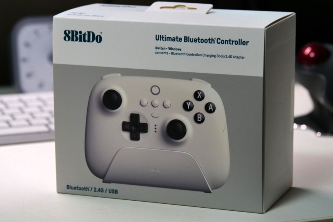 白色　8bitdo　プロコントローラー　付属品全てあり　傷なし　スイッチ PC まさかの純正プロコン超え！？」iOS・Android/PC対応！今注文