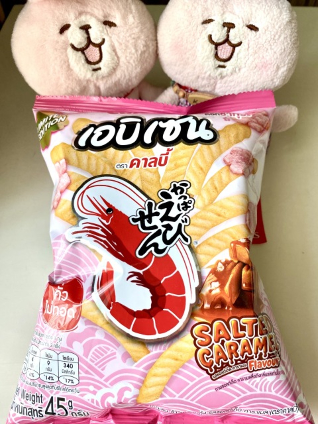 タイ限定！”塩キャラメル味のかっぱえびせん”と”ベイクドチーズケーキ