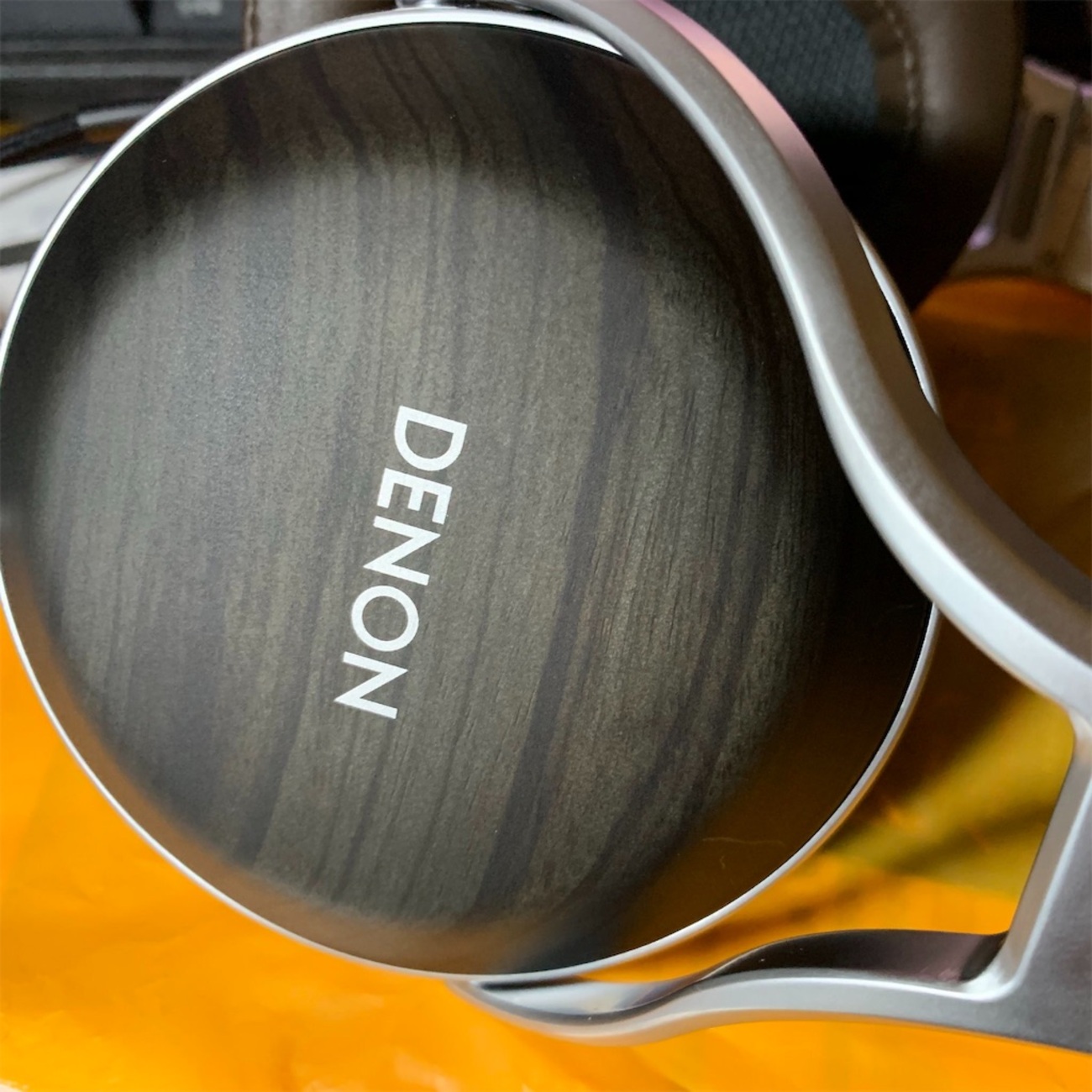 ヘッドホン 「非常に良い」Denon 密閉型オーバーヘッドヘッドホン 