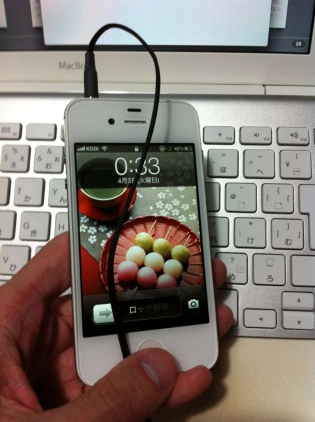 iPhoneのイヤホンジャックの位置が上にあるのはおかしいから、下のDock 