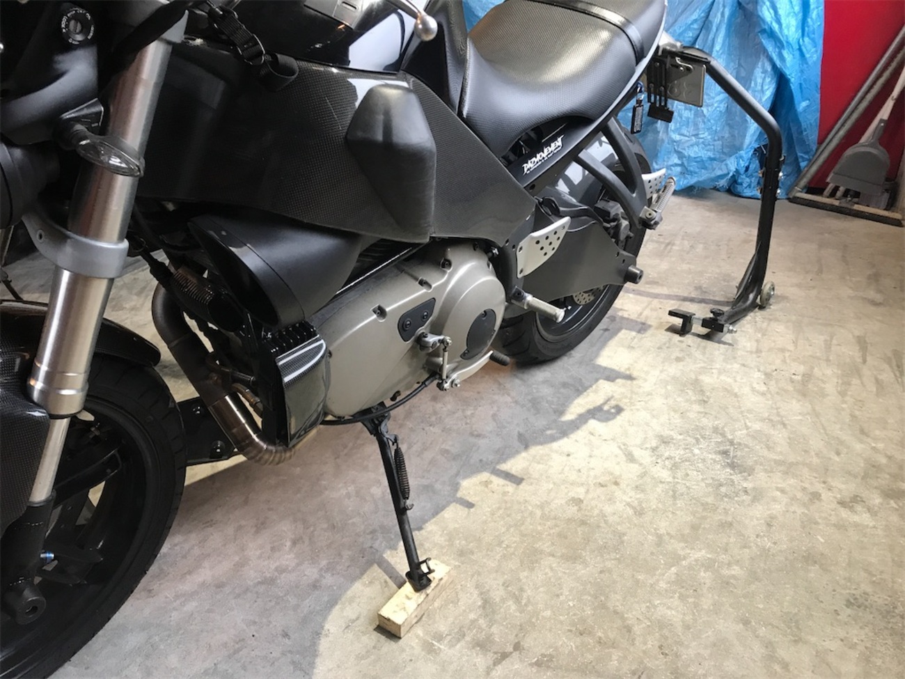 Buell最高! XB用 カーボンチンスポイラー 美しく軽量・強靭 Buell 