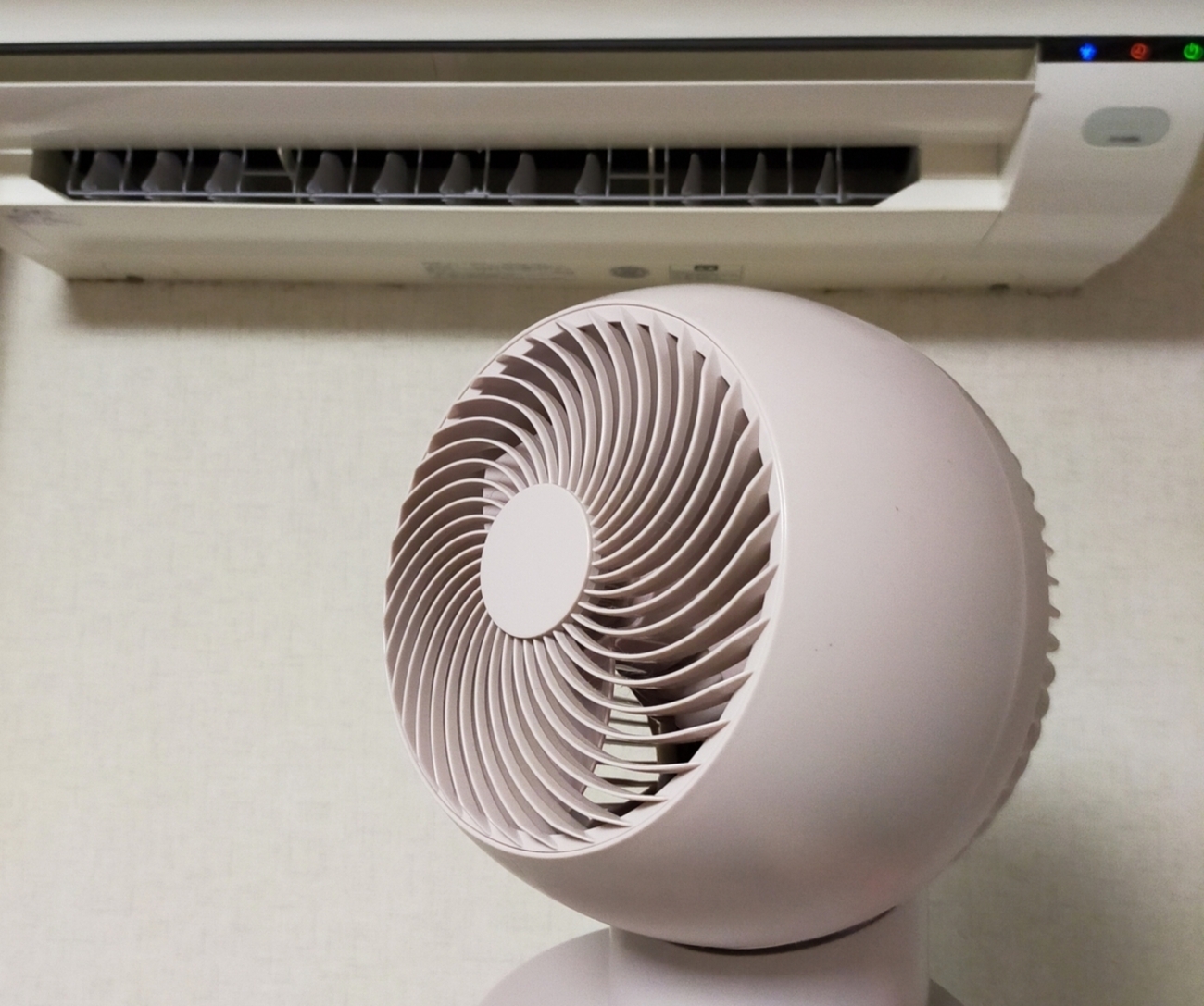 サーキュレーターと暖房を併用し電気代を節約！効果的な置き方を解説 