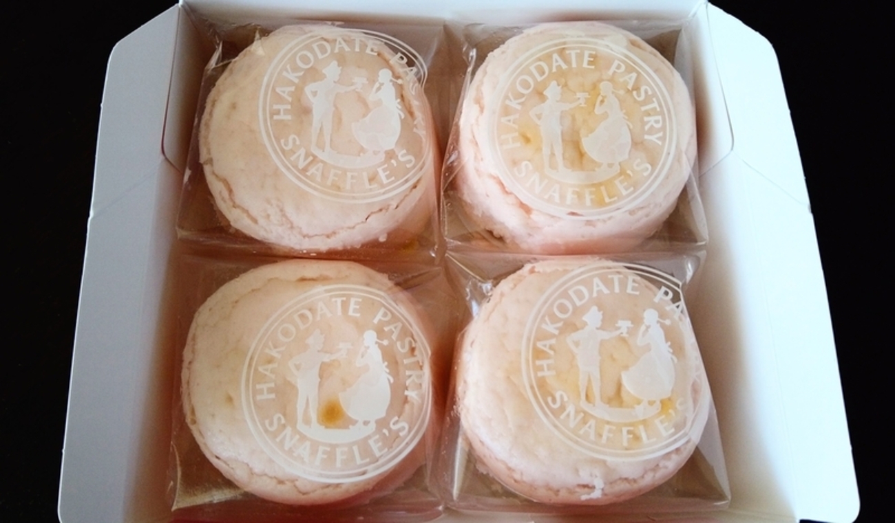函館洋菓子 スナッフルス 季節限定「桜オムレット」食べてみた - 小紅色