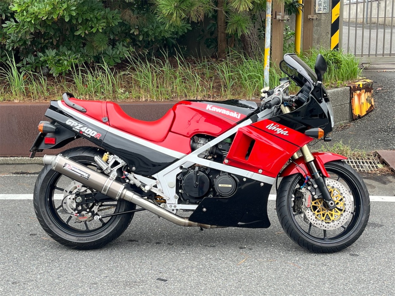 取り敢えずGPZ400R最新仕様 - 甘く香るか青いバラ