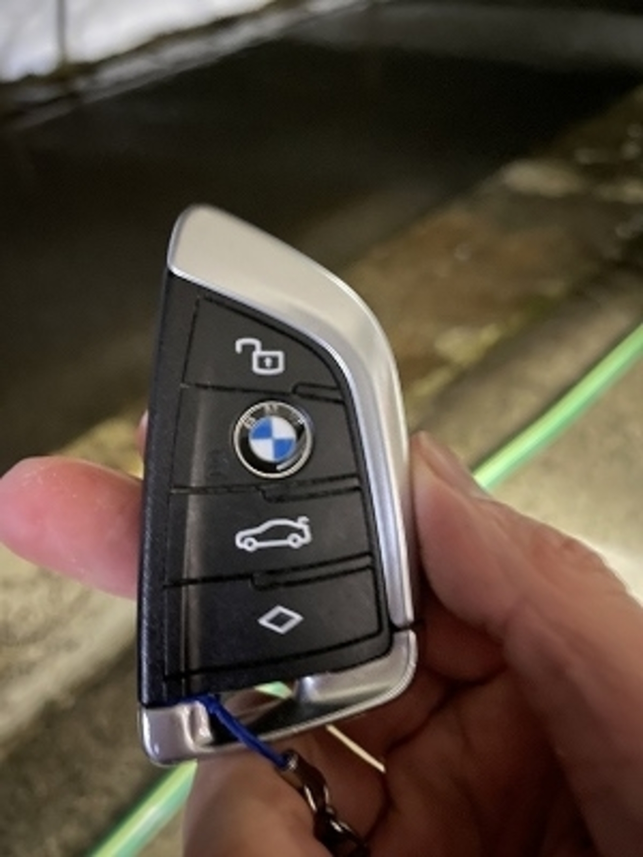 リモートキーのこのボタンって押すとどうなる？ - 40歳からのBMW日記