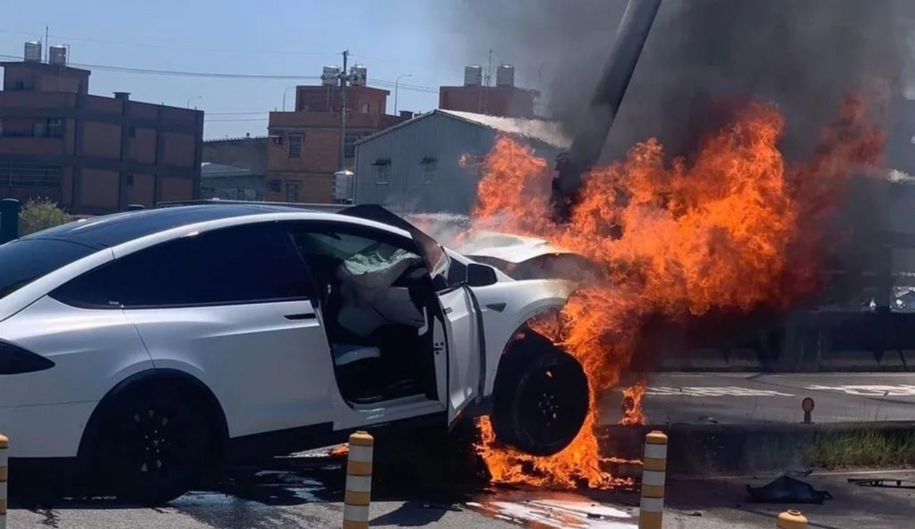 EVのバッテリー発火事故はガソリン車の2倍以上。温度アラートシステムと専用の消化剤の開発が必要 - 中華IT最新事情