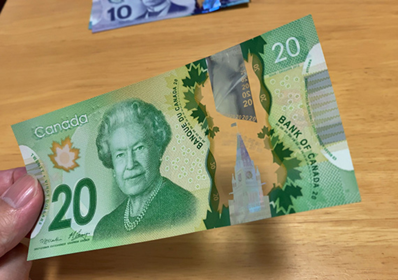 カナダの紙幣は向こう側が透けて見える - プチメタ3.0