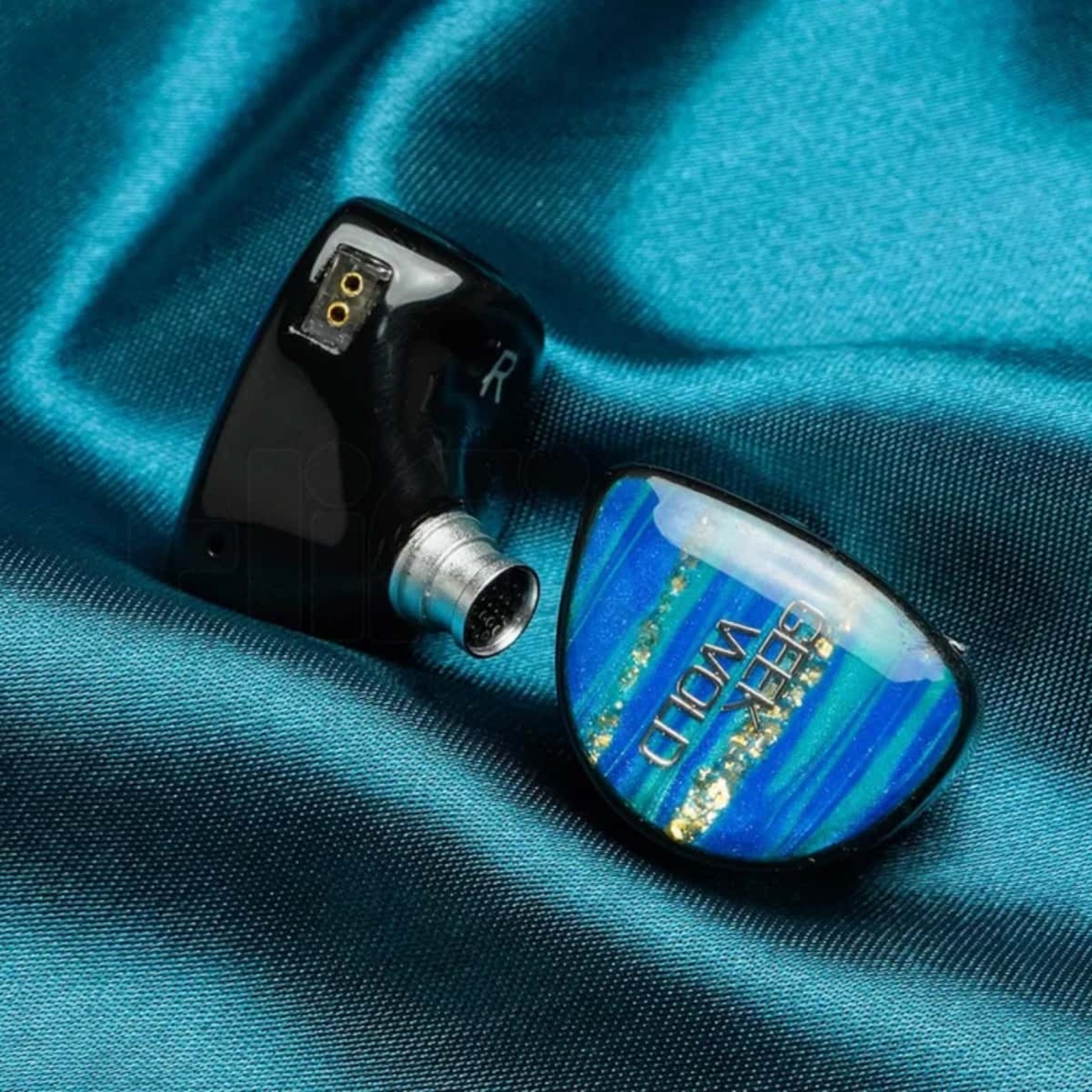 イヤホン GEEK WORD GK100 中国のイヤホンメーカーGEEK WOLDの7ドライバー仕様の新作IEM