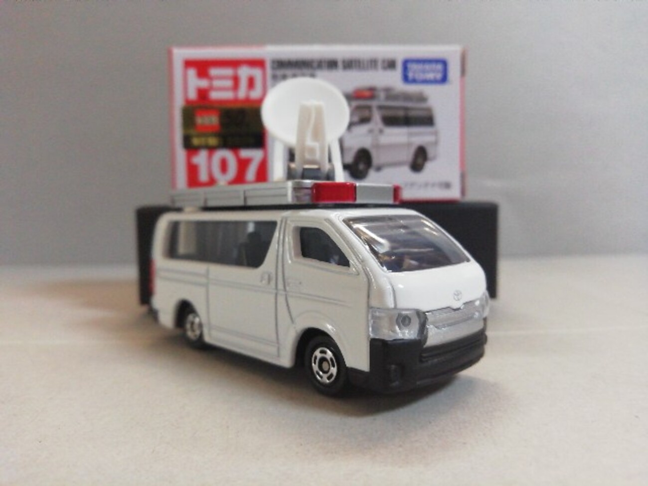 トミカ】No.107 衛星通信車【警察車両】〔記事No.160〕 - 車とトミカの 