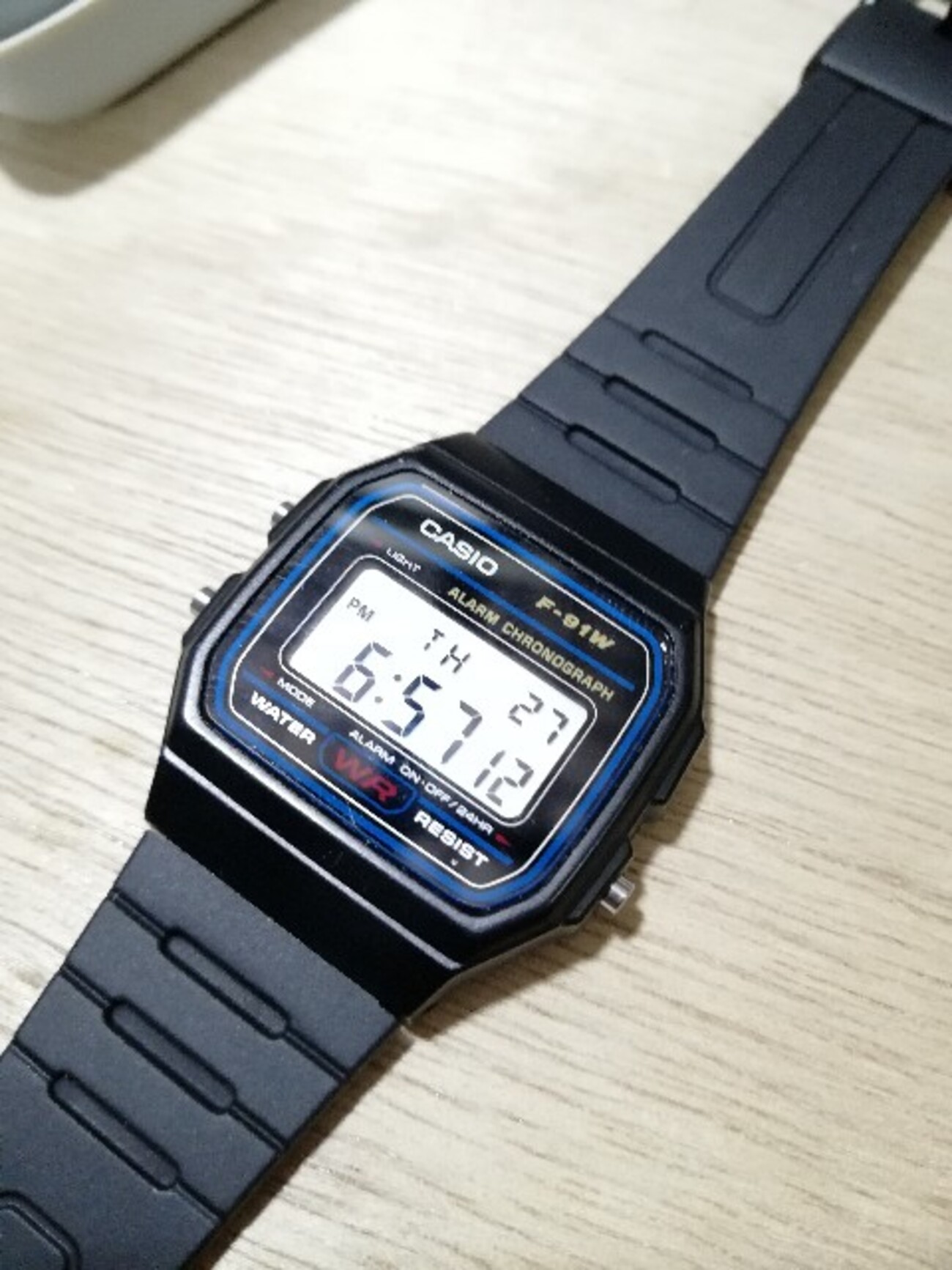 愛用のF-91Wの電池を交換する。の巻。 - 書いたり書かなかったりする 