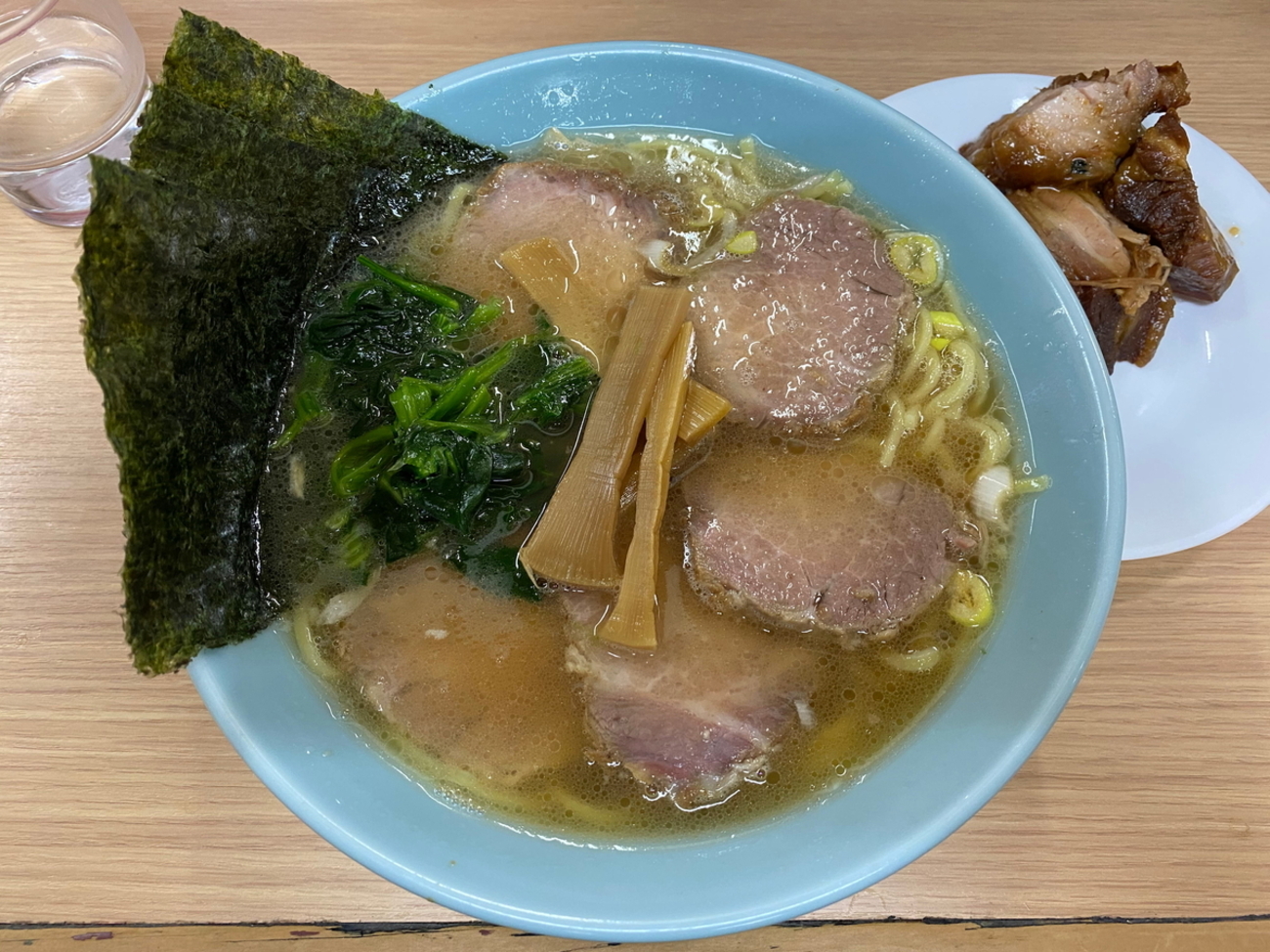 ラーメン 三和」のチャーシューメンと角煮と小ライス＠北久里浜 - 家系