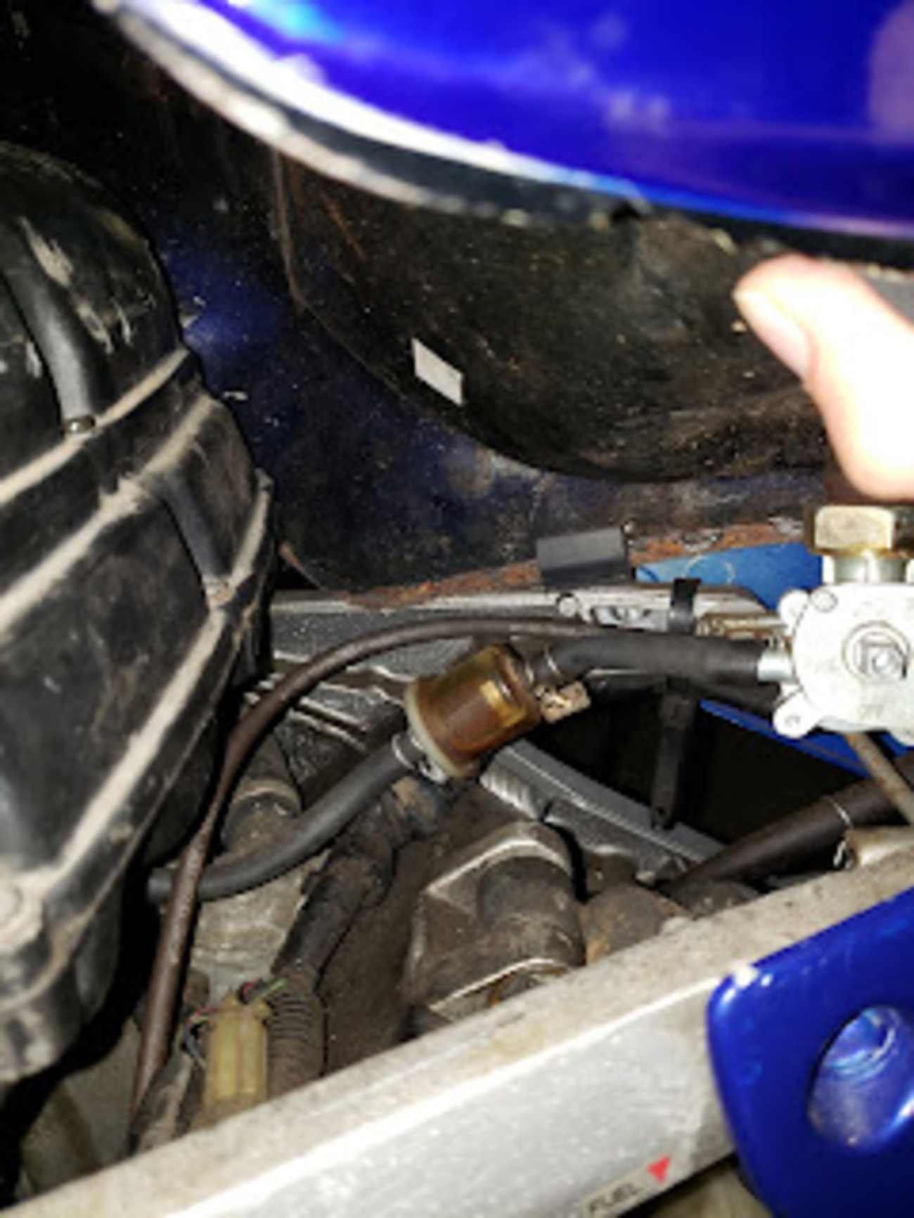 CBR250RR(MC22)のコックが回らない問題からタンクの錆取りへ - どん 