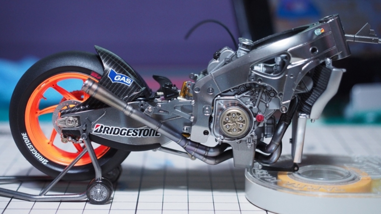 バイクプラモ製作中。「TAMIYA 1/12 REPSOL HONDA RC213V