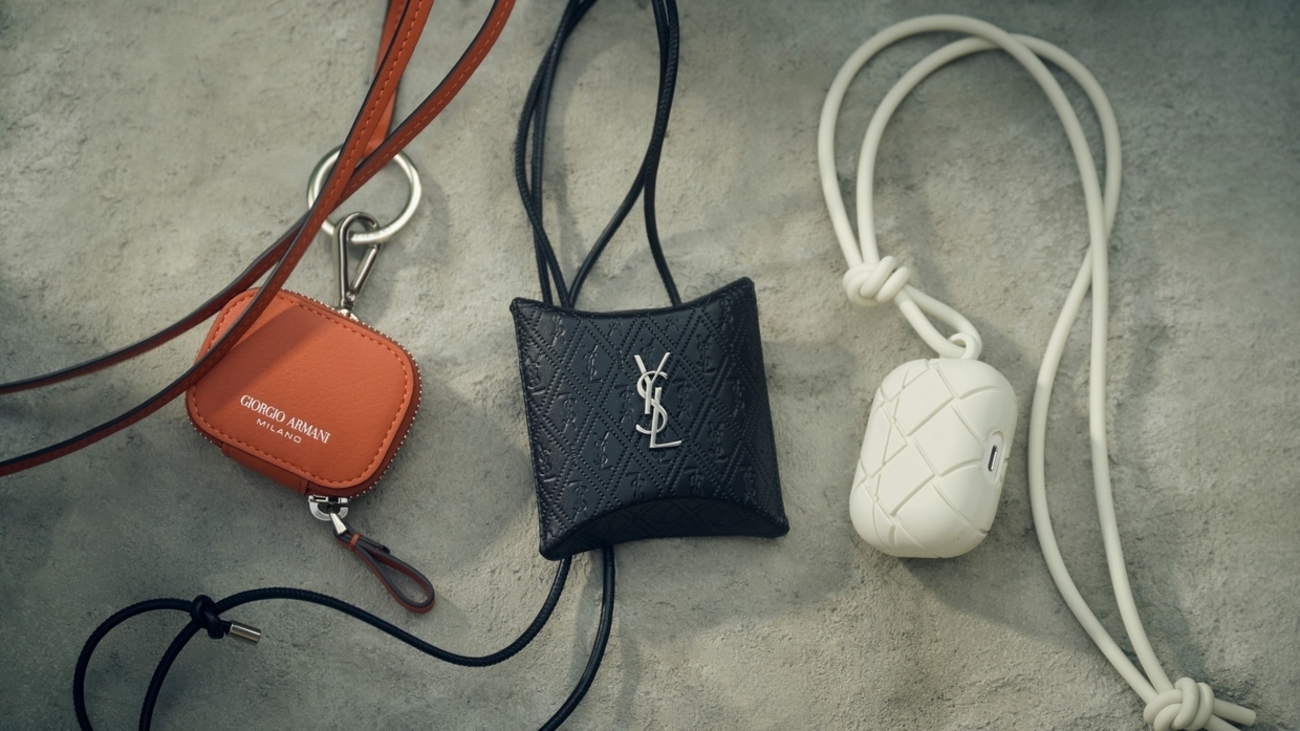SAINT LAURENT ブラックレザーイヤホンケース AirPodspro お洒落 SAINT LAURENT ブラックレザーイヤホンケース AirPodspro お洒落