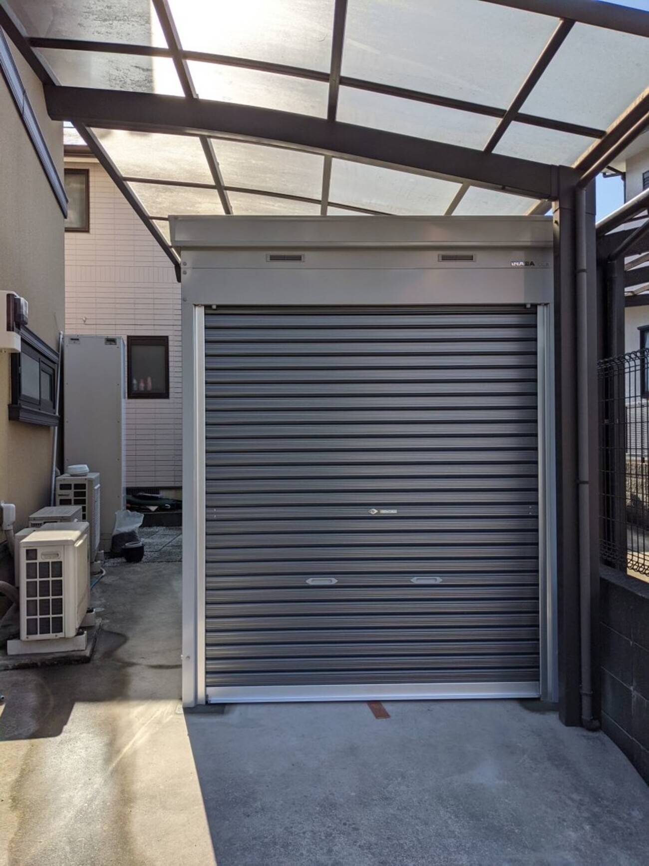 イナバ物置のバイク保管庫が完成その2 - 文書生活 : TEXT LIFE