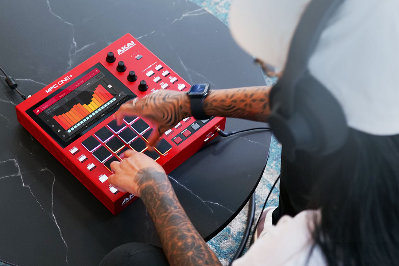 AKAI PROFESSIONAL MPC ONE+〜Wi-Fi＆Bluetoothを追加した小型機 