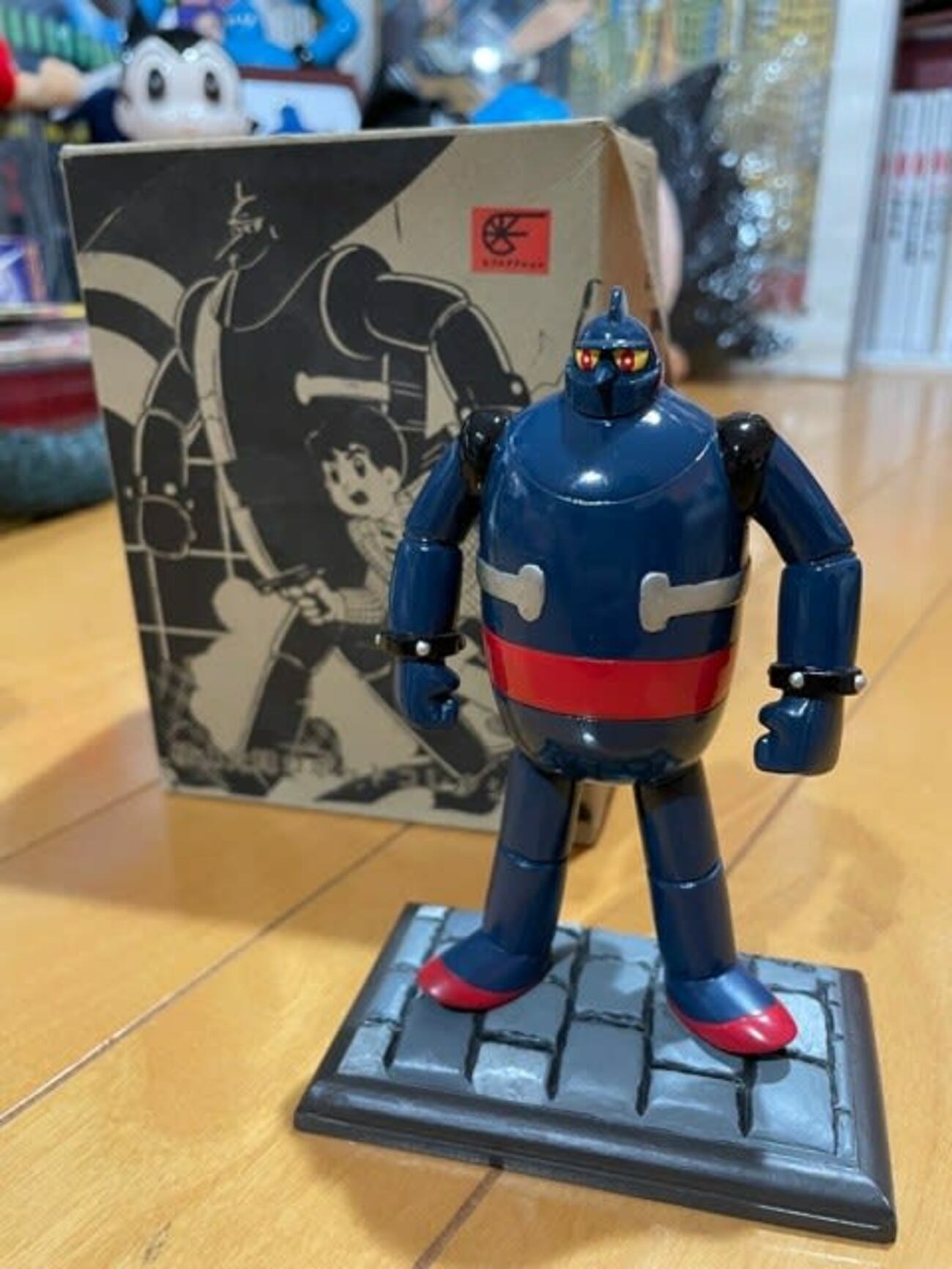 重量感のある“浪漫堂”の『鉄人28号』フィギュア！ - blue deco design lab