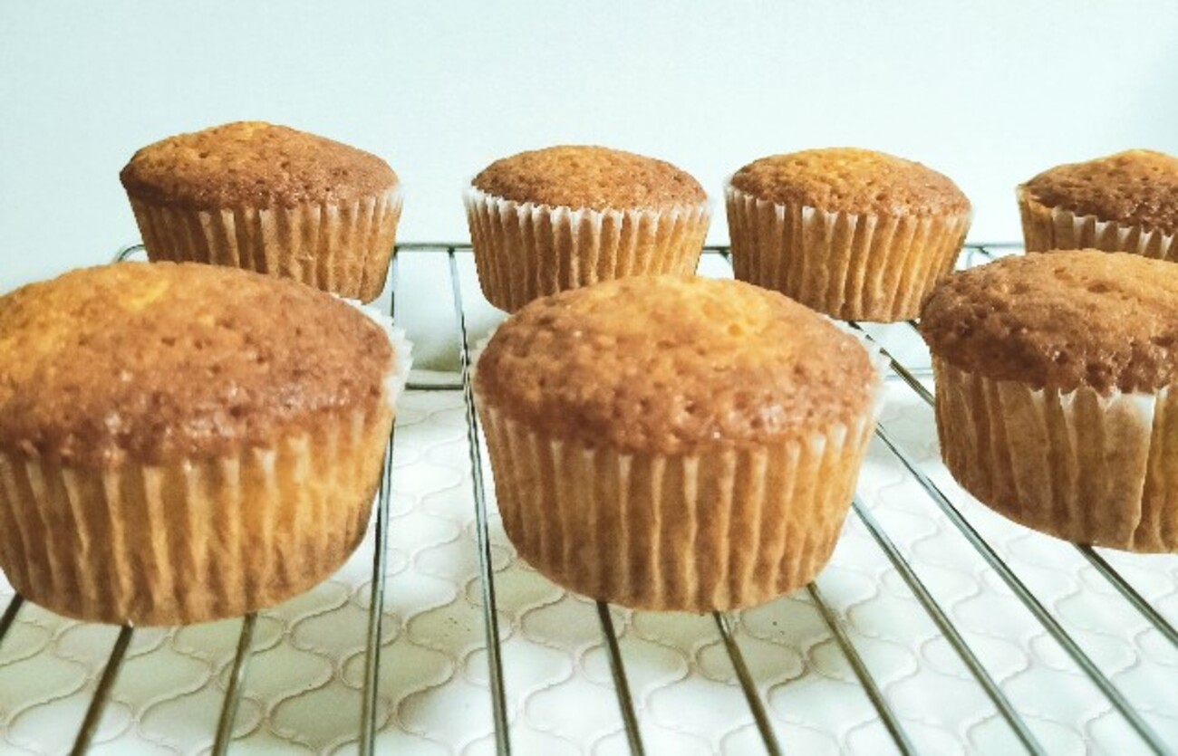 フェレロロシェ チョコレート お菓子 オレンジ カップケーキ, image size:1300x835