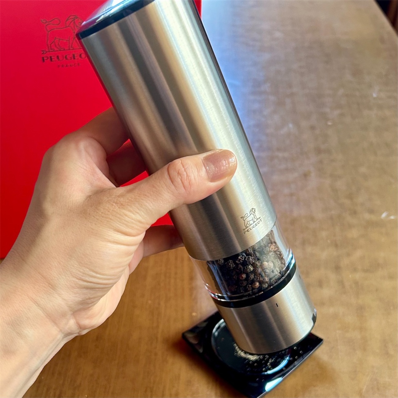 もう手動には戻れない…プジョーの電動ペッパーミル 「エリスセンス