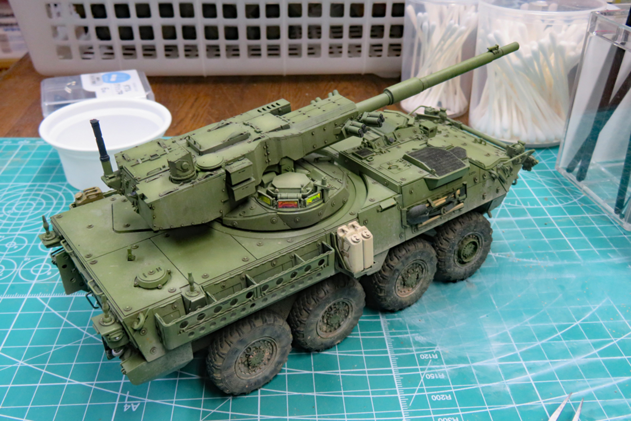 M1128 MGS AFVクラブ 1/35 #18 灯火類の塗装２、ペリスコープの仕上げ - はじめの戦車模型づくり