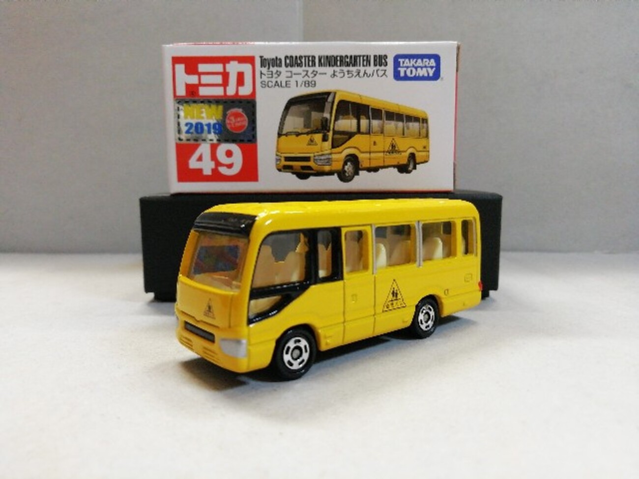 トミカ】No.49 トヨタ コースター ようちえんバス【新型】〔記事