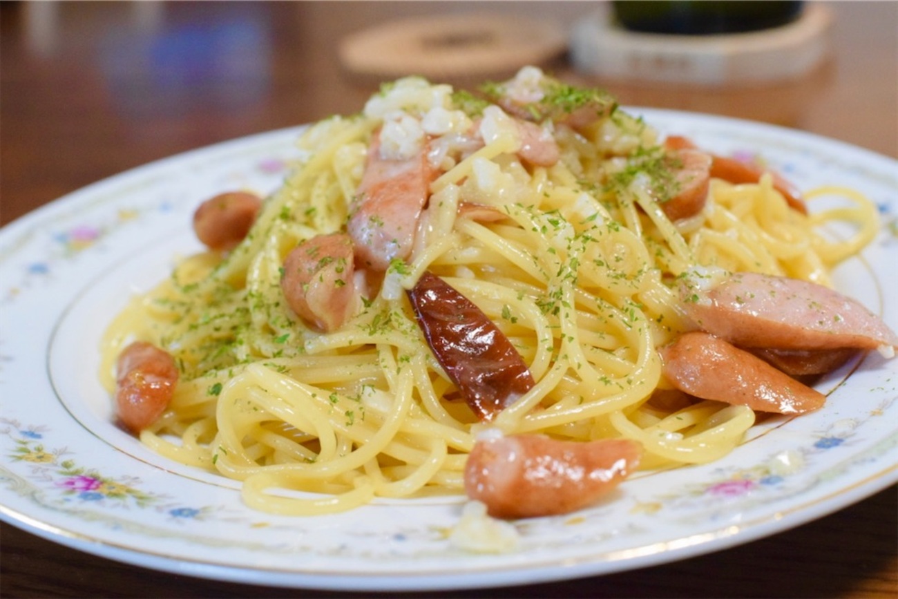 焦がしソーセージのペペロンチーノ〜焦がせ、恋とソーセージ - パスタ