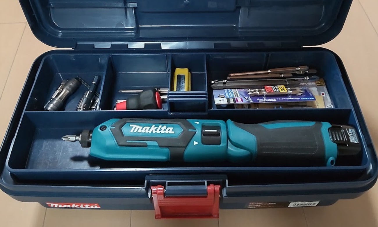 マキタ 充電式ペンインパクトドライバ TD021D 本体＋ケース Makita  