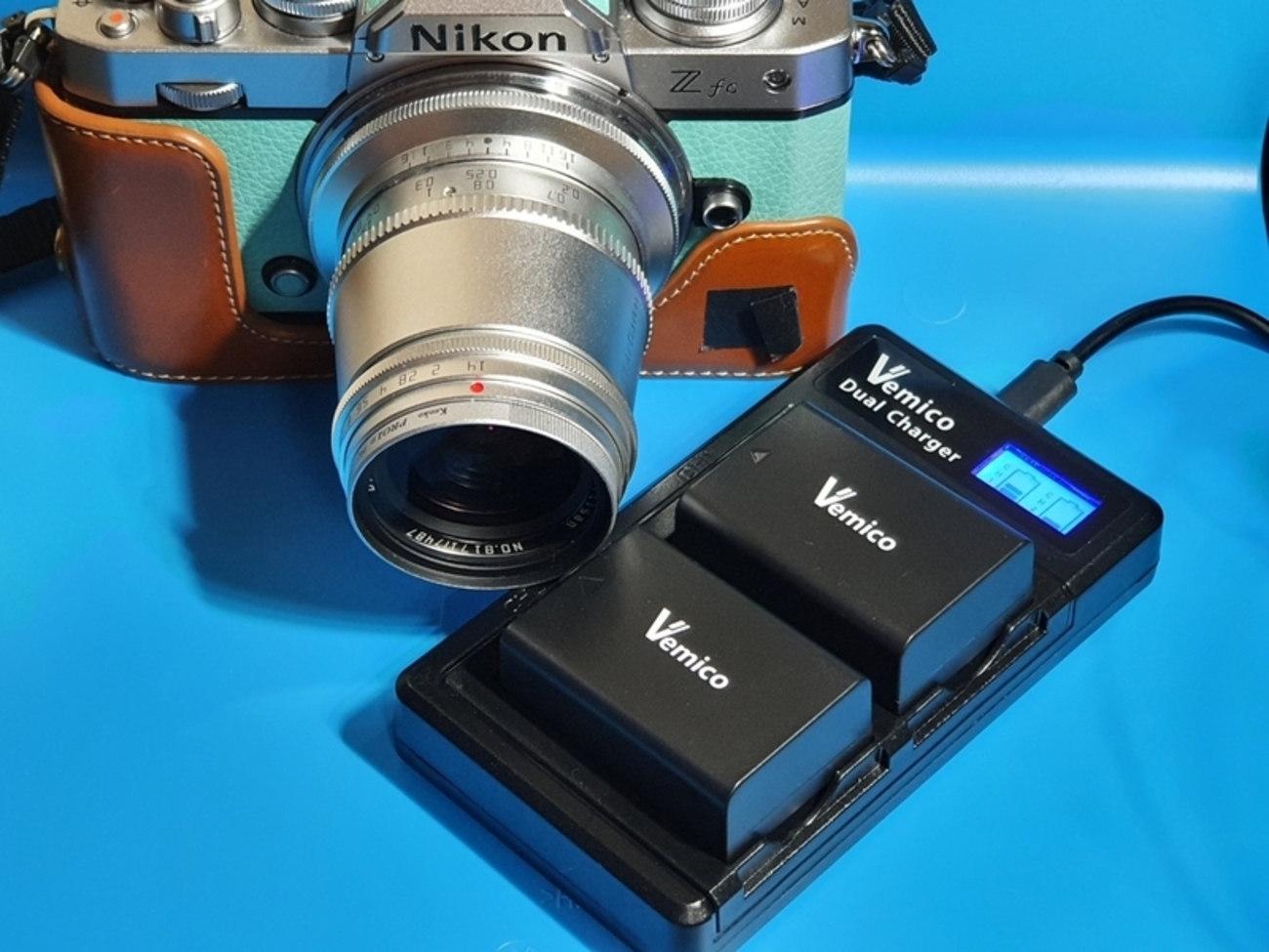 NIKON Z fc対応のLCD付USB充電器「Vemico Dual Chager」とバッテリー 