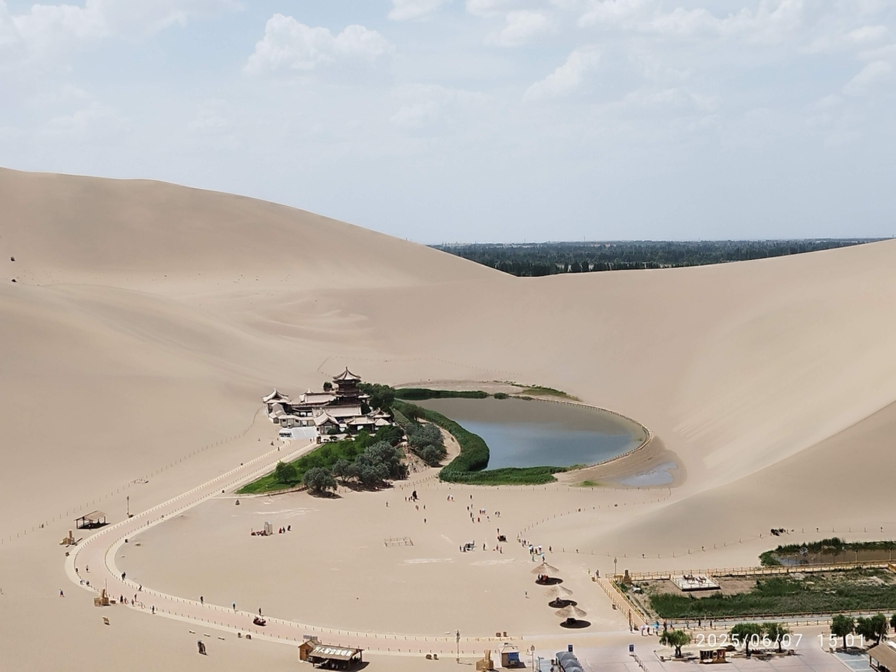 敦煌 鳴沙山と月牙泉 - おまけの会社員生活《ハケンの品格》