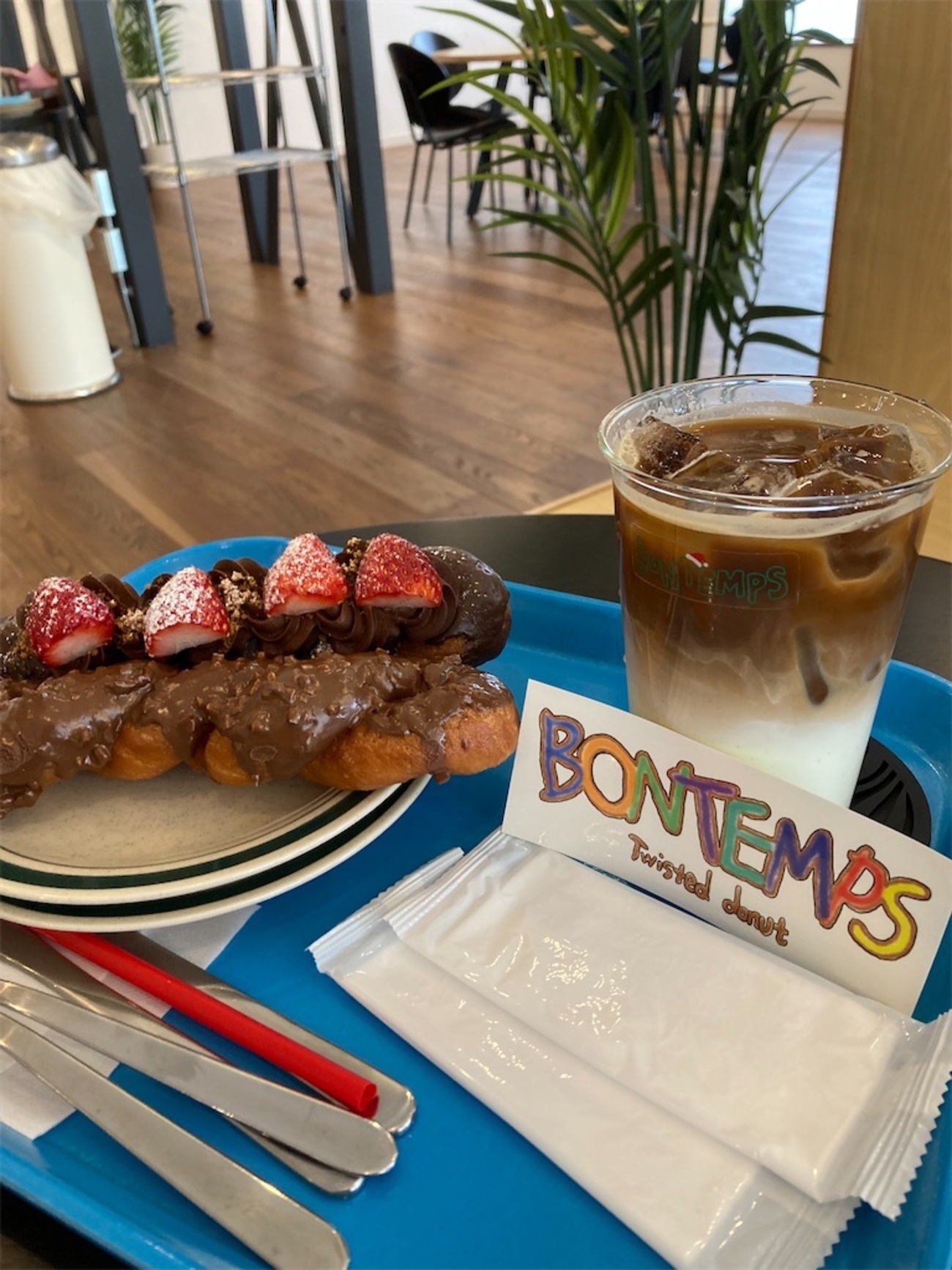 閉店】ボンタン。韓国的ドーナツが可愛くて美味しい！広々としたカフェ