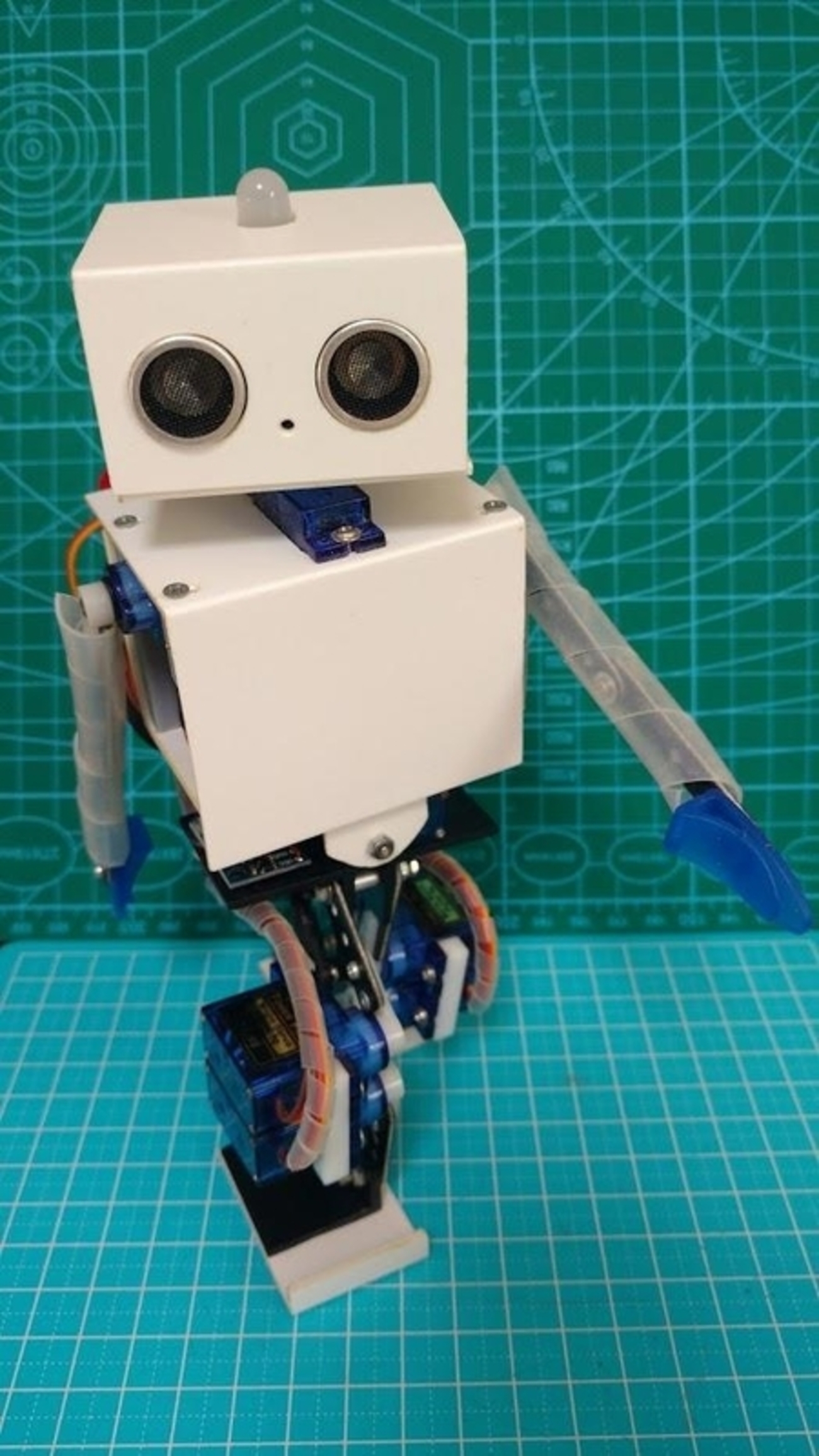 ロビとロビクル　セット　製作ミスにより歩行できません 楽天市場】ロボット工作キット 6足歩行ロボ フォロ MR-9107