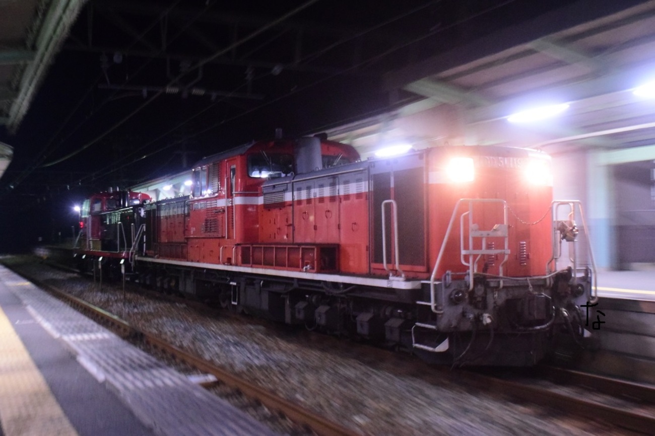 第1321列車 「 DE10 1156の後藤出場配給を狙う 」 - 写真は鉄で