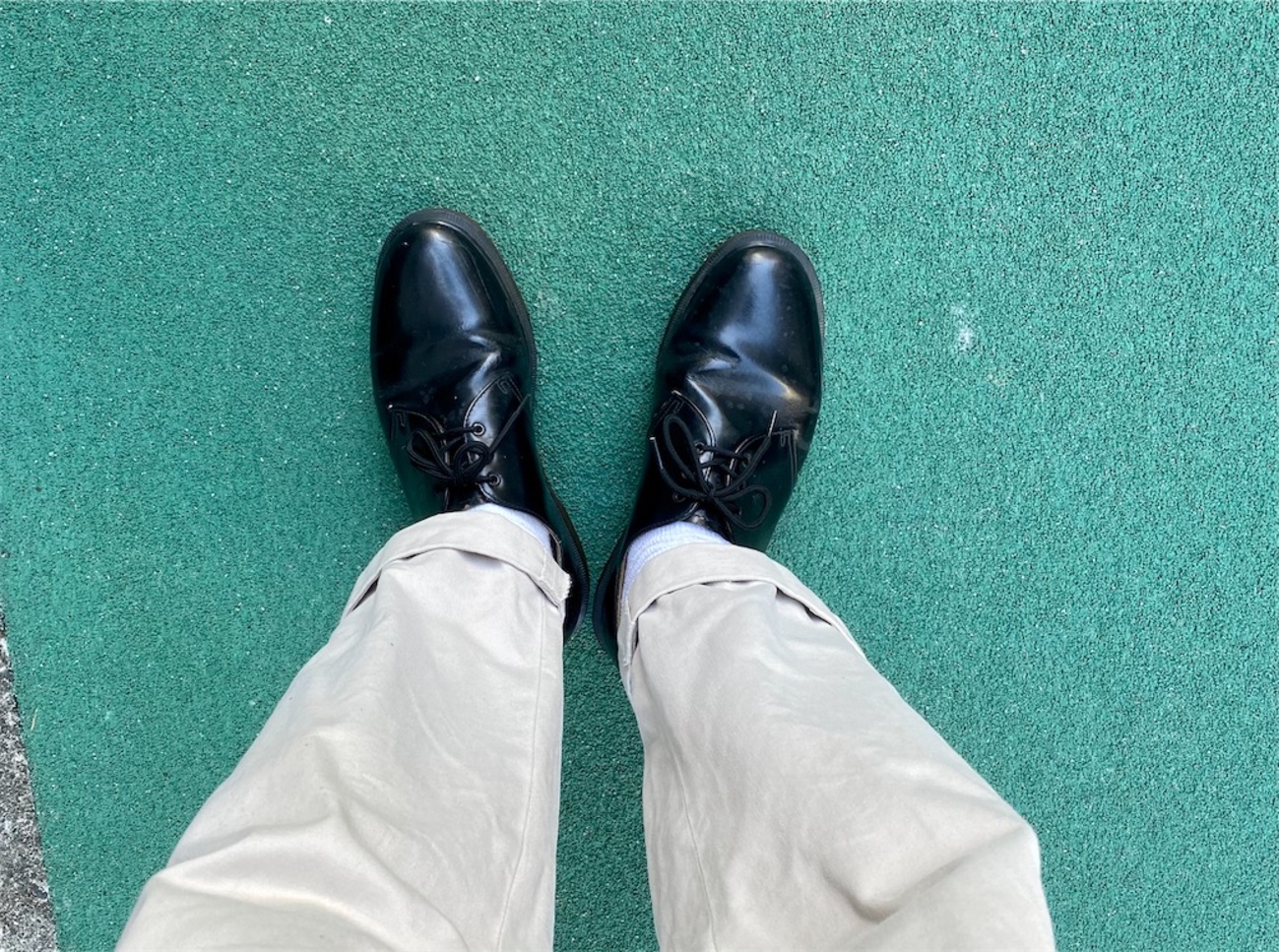 英国製DR.MARTENS（ドクターマーチン）3ホールで適度なドレス感を 