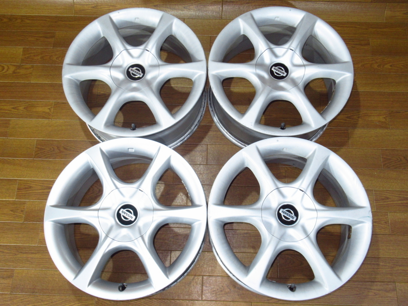 日産ER34スカイライン純正17インチアルミホイールのサイズと重さは 