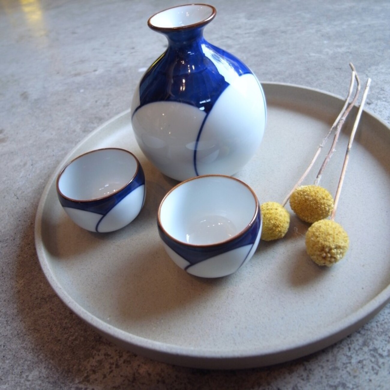 白山陶器・ねじり梅の酒器 - バナナな日記